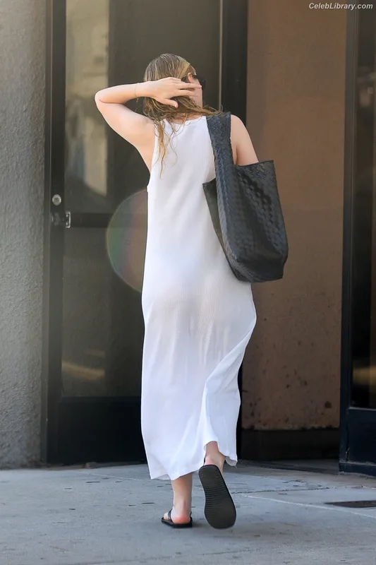 Dakota Fanning photo 10 of 728