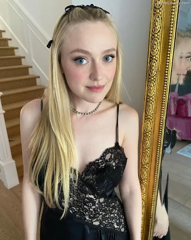 Dakota Fanning photo 12 of 728