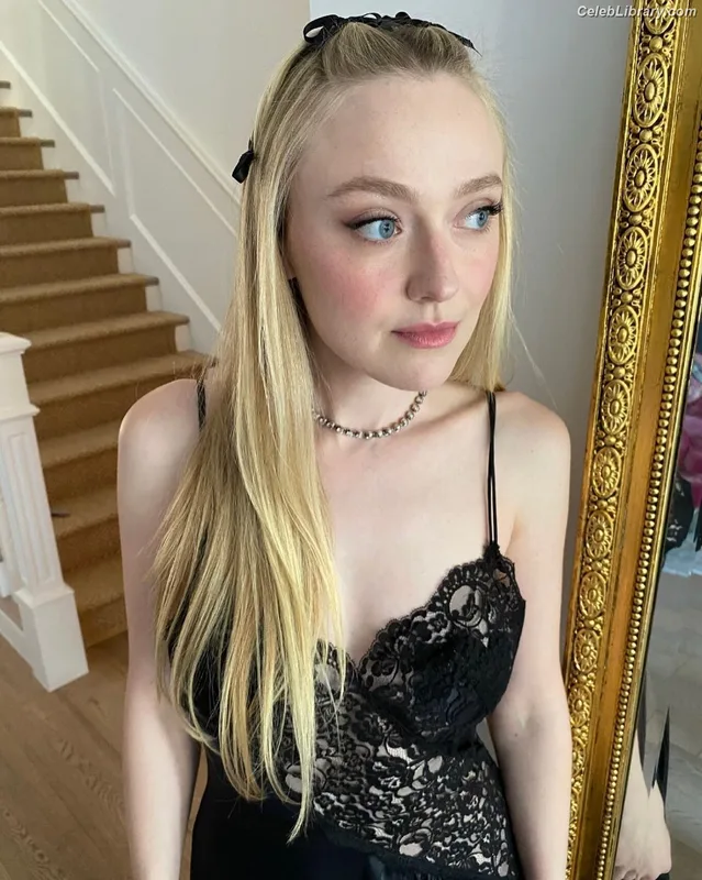 Dakota Fanning photo 13 of 728