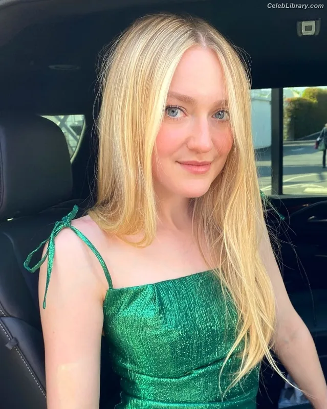Dakota Fanning photo 14 of 728