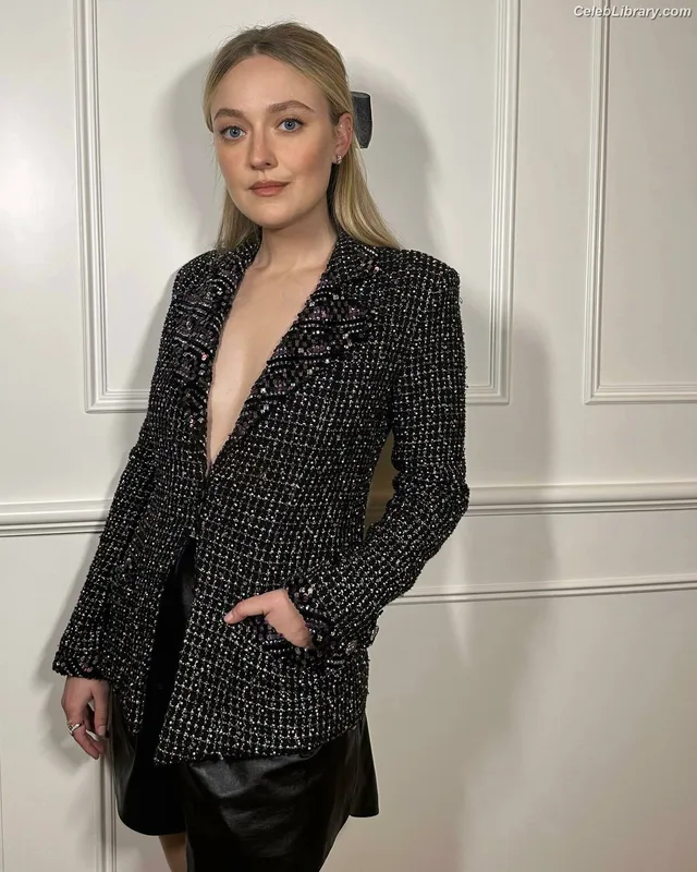 Dakota Fanning photo 1 of 728