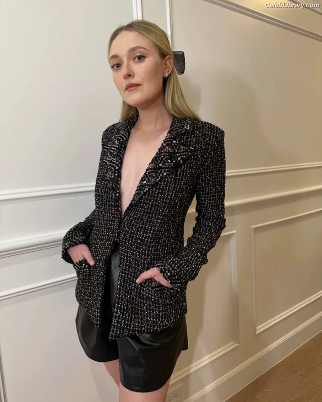 Dakota Fanning photo 2 of 728