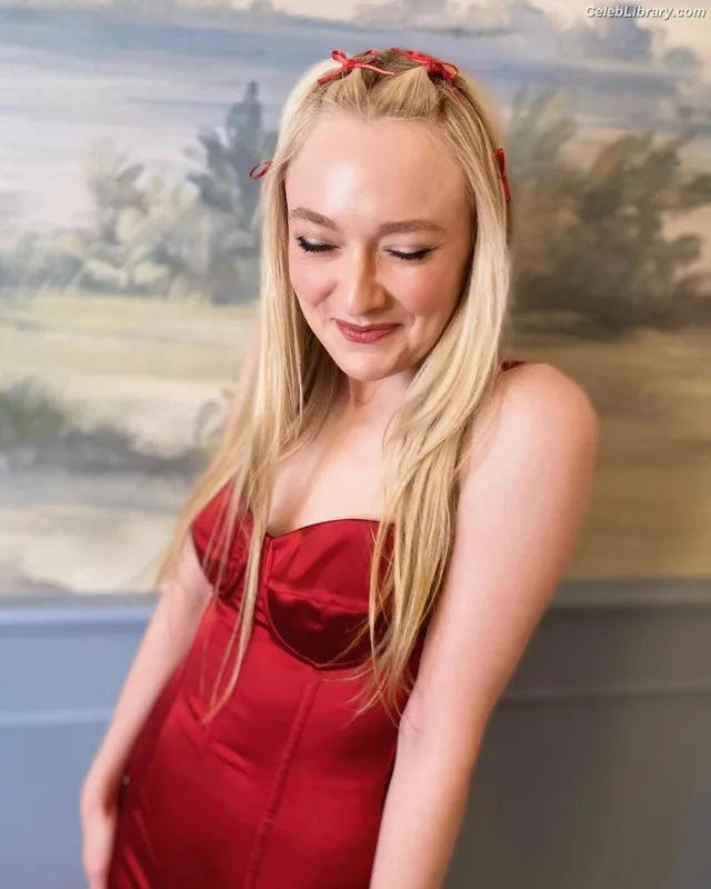 Dakota Fanning photo 13 of 728