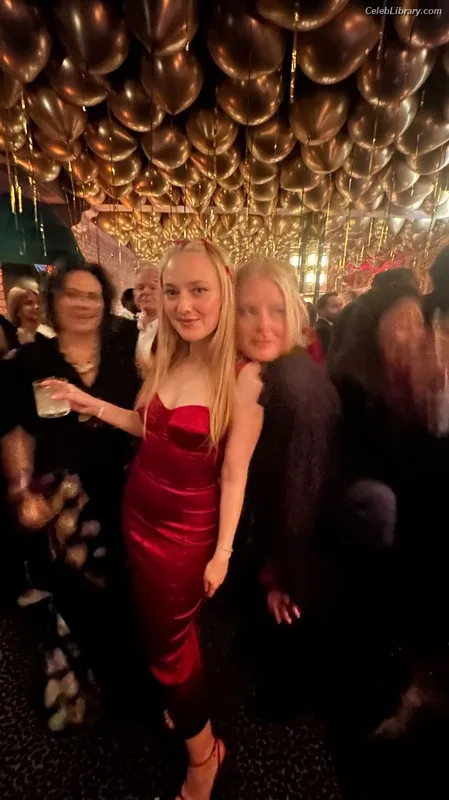 Dakota Fanning photo 17 of 728