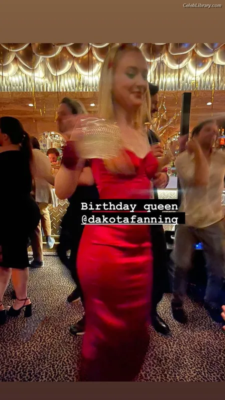 Dakota Fanning photo 19 of 728