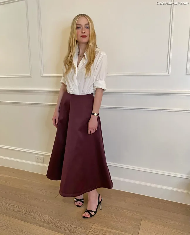 Dakota Fanning photo 2 of 728