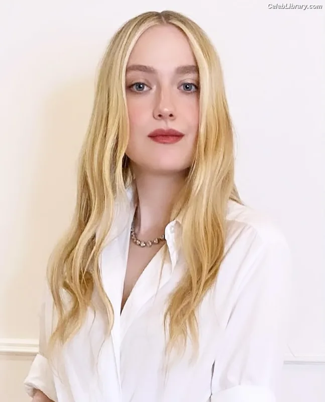 Dakota Fanning photo 4 of 728