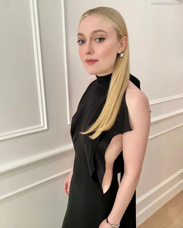 Dakota Fanning photo 12 of 728