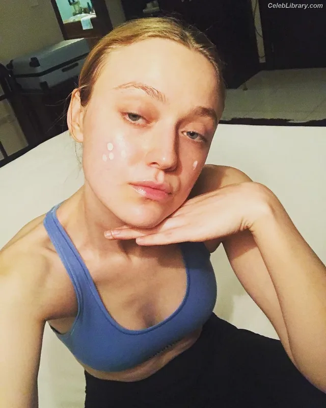 Dakota Fanning photo 15 of 728