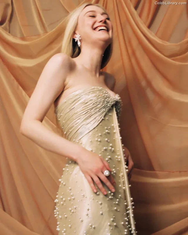 Dakota Fanning photo 24 of 728