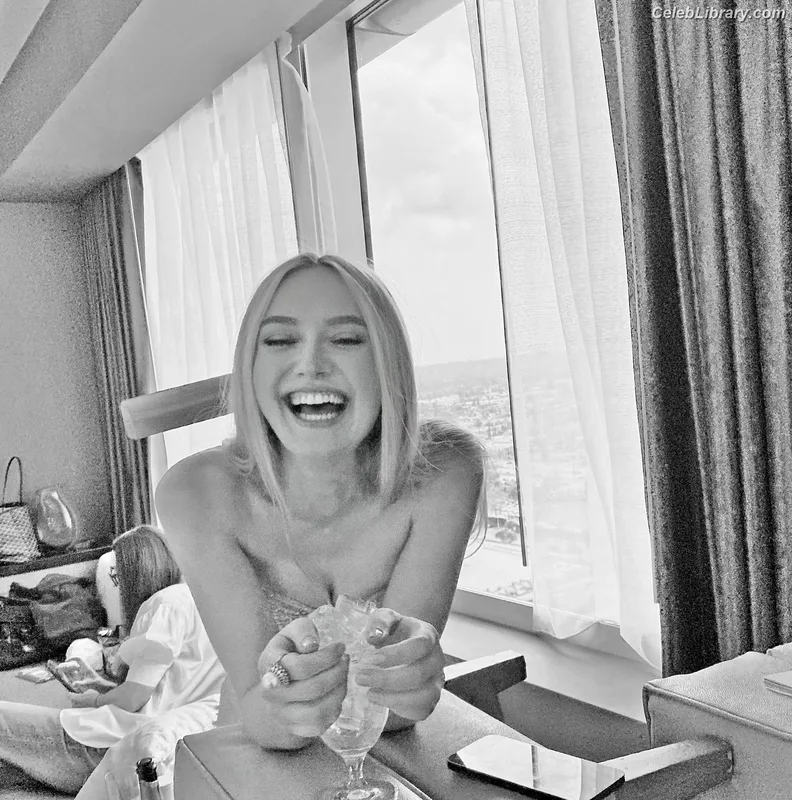 Dakota Fanning photo 4 of 728