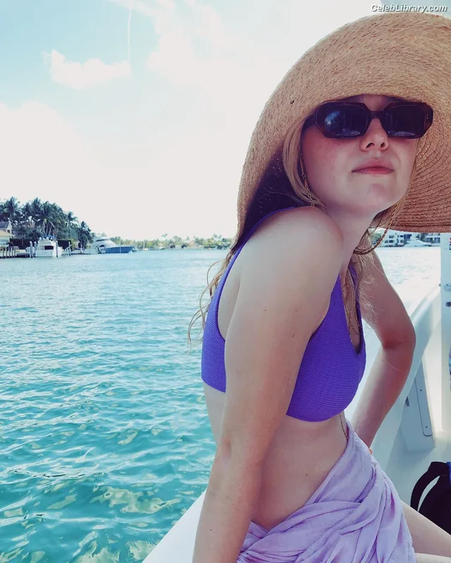 Dakota Fanning photo 18 of 728