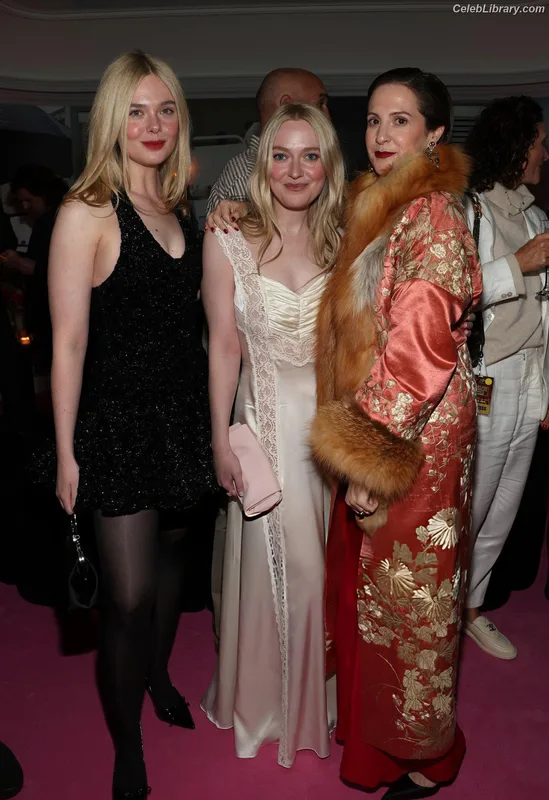Dakota Fanning photo 20 of 728