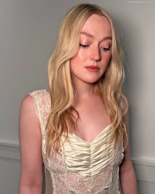Dakota Fanning photo 1 of 728