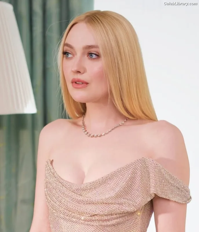 Dakota Fanning photo 3 of 728