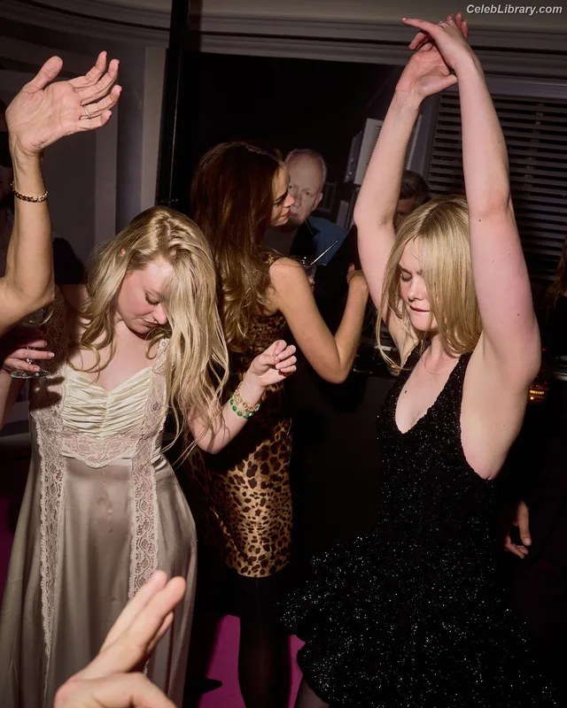 Dakota Fanning photo 5 of 728