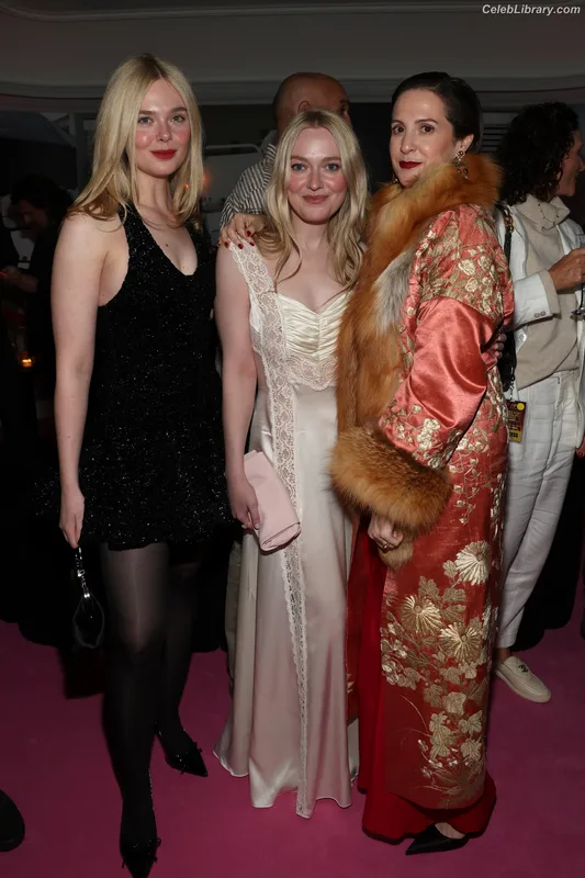 Dakota Fanning photo 1 of 728