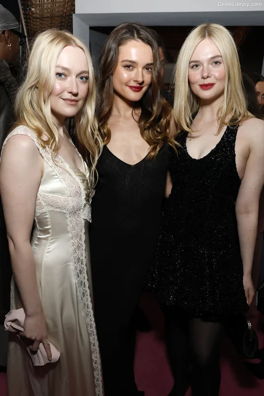 Dakota Fanning photo 2 of 728