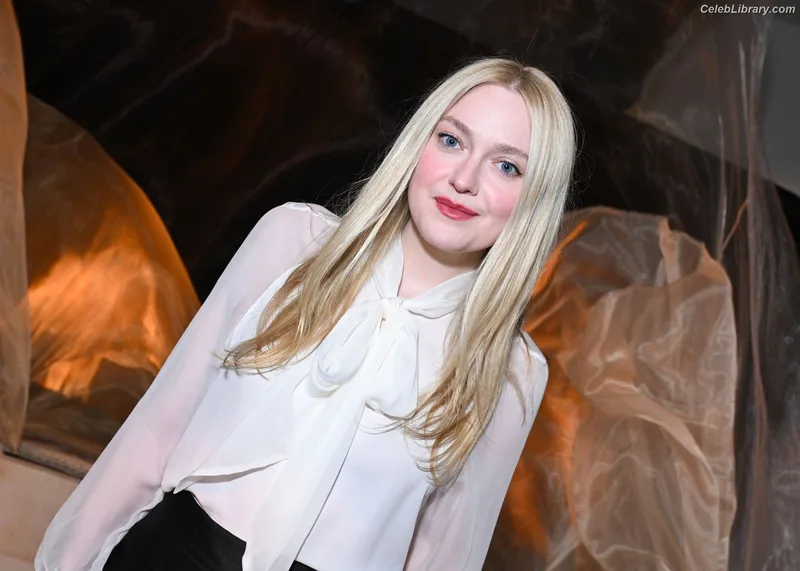 Dakota Fanning photo 23 of 728