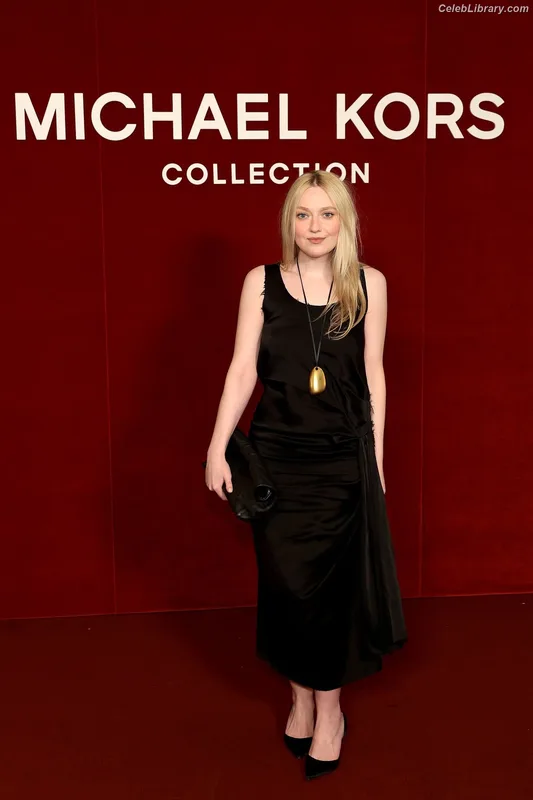 Dakota Fanning photo 7 of 728