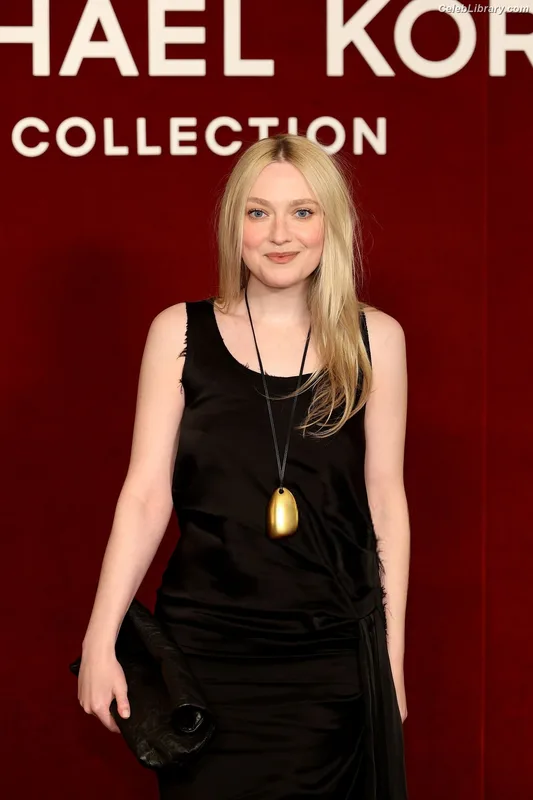 Dakota Fanning photo 8 of 728