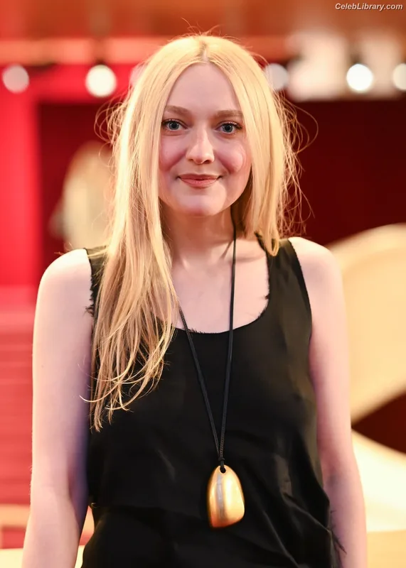 Dakota Fanning photo 9 of 728