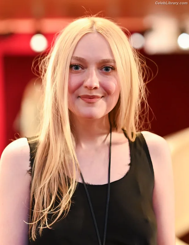 Dakota Fanning photo 10 of 728