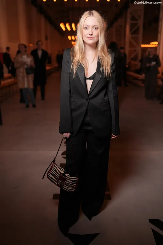 Dakota Fanning photo 12 of 728