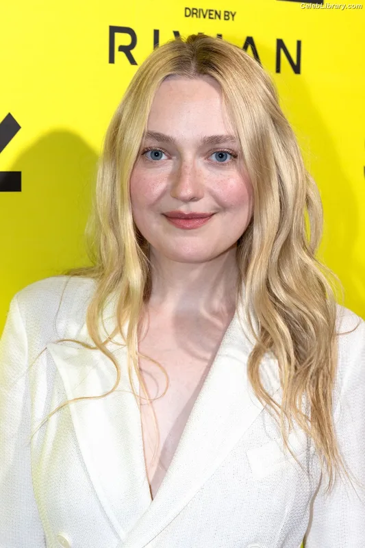 Dakota Fanning photo 22 of 728
