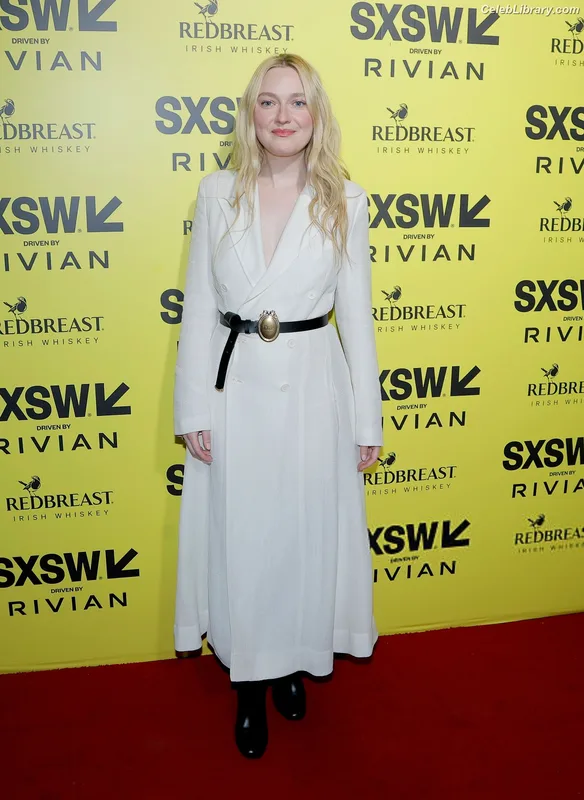 Dakota Fanning photo 23 of 728