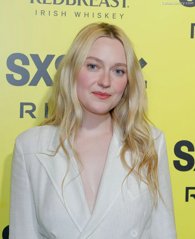Dakota Fanning photo 24 of 728