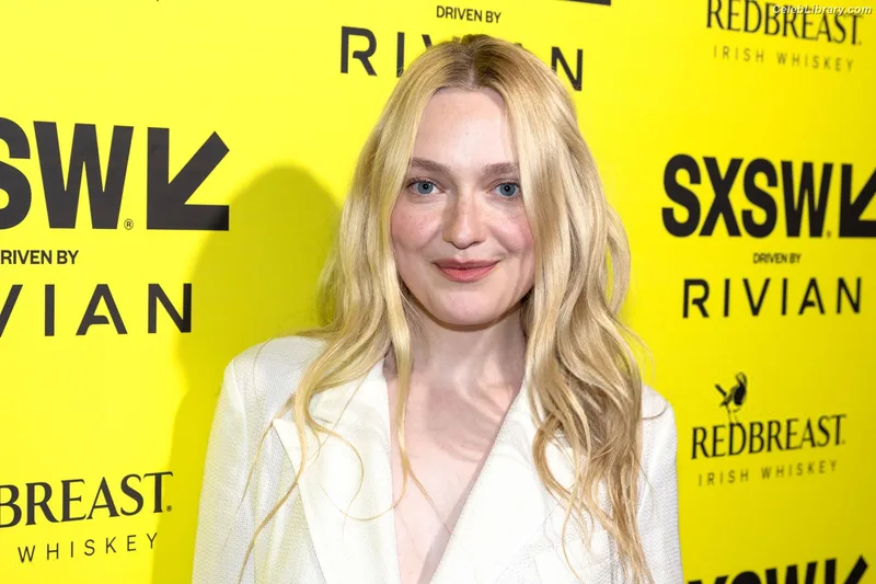 Dakota Fanning photo 1 of 728