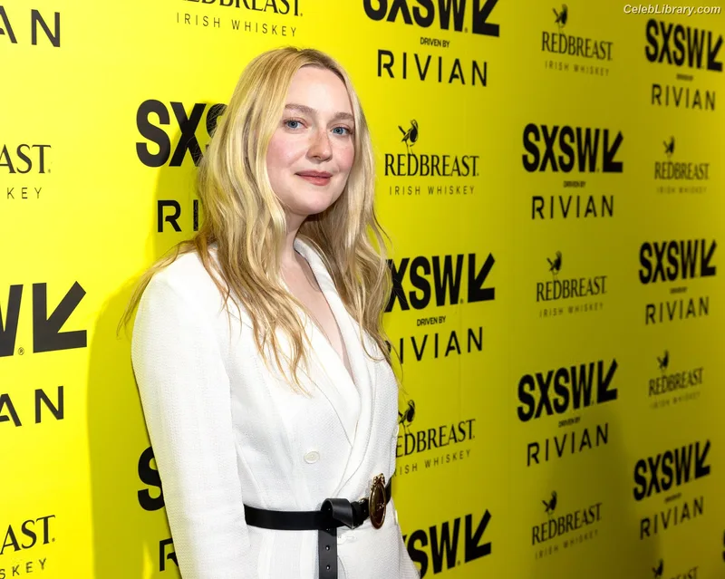Dakota Fanning photo 2 of 728