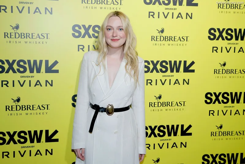 Dakota Fanning photo 3 of 728