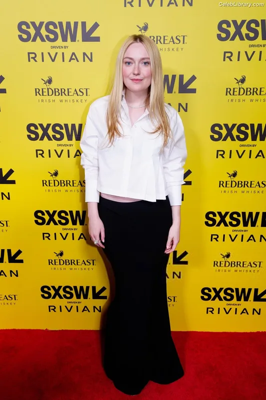 Dakota Fanning photo 4 of 728