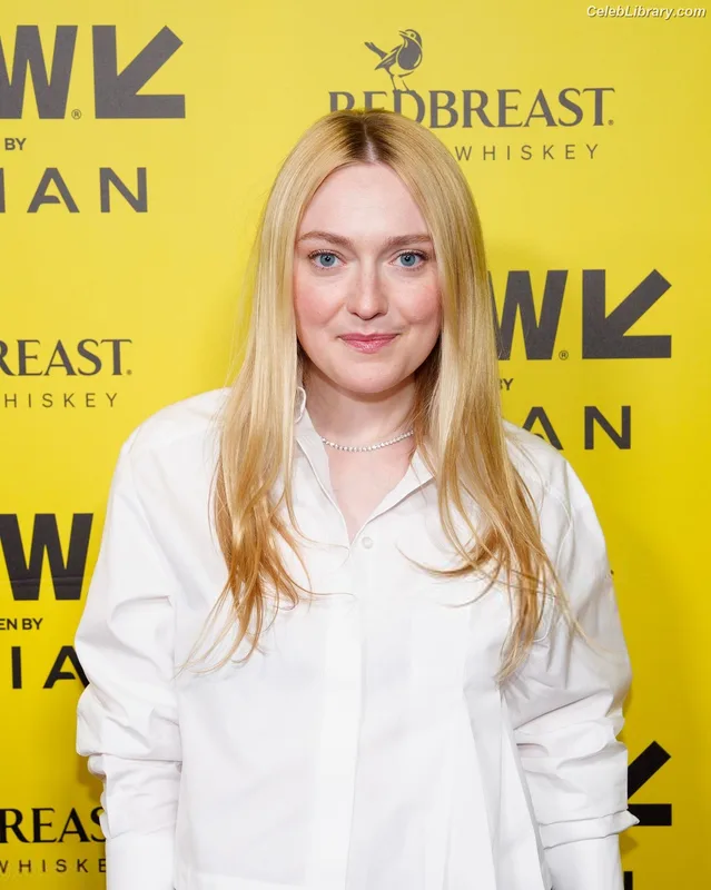 Dakota Fanning photo 7 of 728