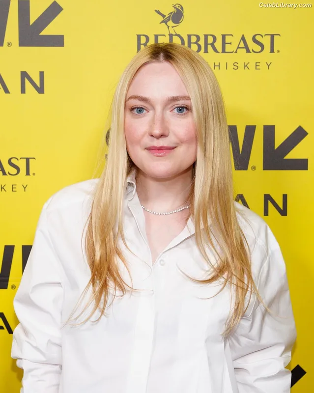 Dakota Fanning photo 8 of 728