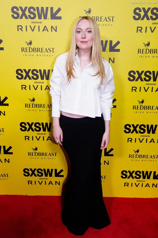 Dakota Fanning photo 10 of 728