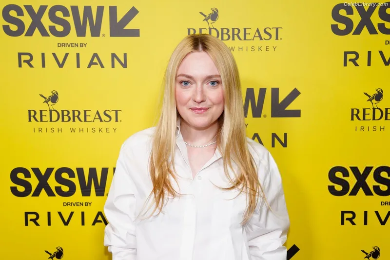 Dakota Fanning photo 11 of 728