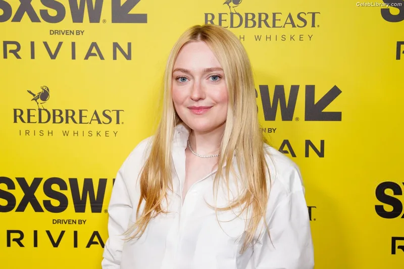 Dakota Fanning photo 12 of 728