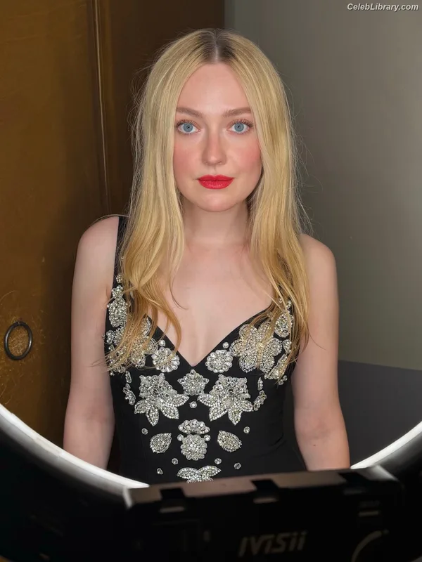 Dakota Fanning photo 14 of 728