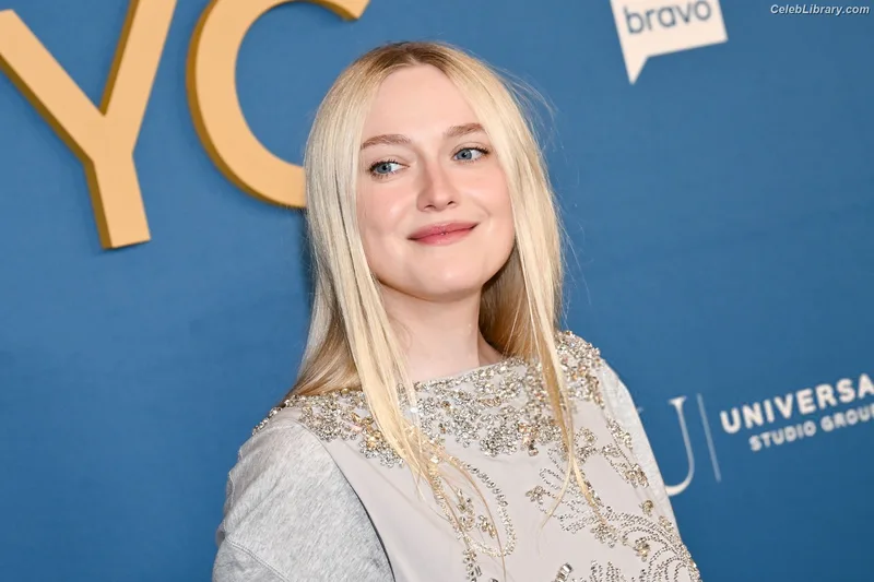 Dakota Fanning photo 8 of 728