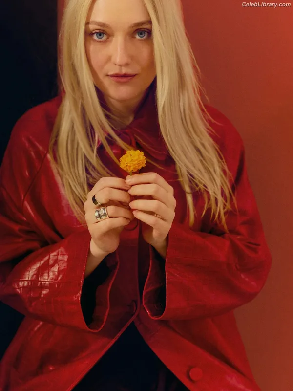 Dakota Fanning photo 12 of 728