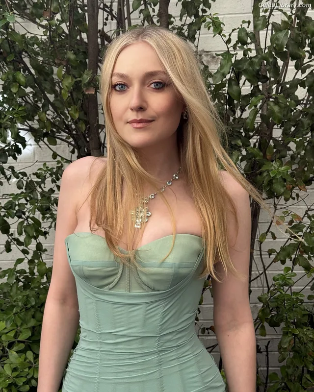 Dakota Fanning photo 14 of 728