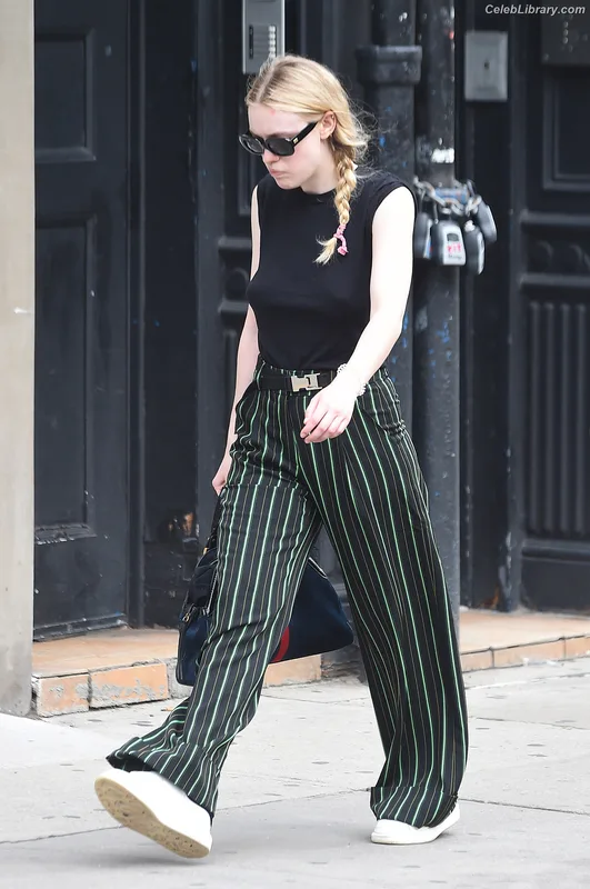 Dakota Fanning photo 21 of 728