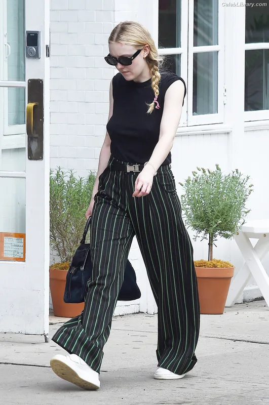 Dakota Fanning photo 22 of 728