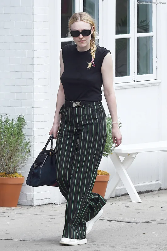 Dakota Fanning photo 23 of 728