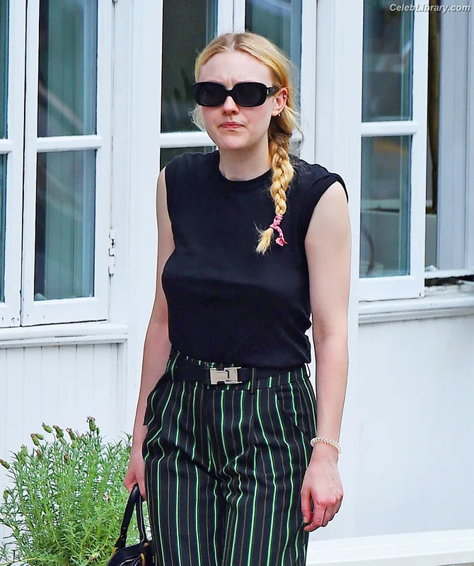 Dakota Fanning photo 5 of 728