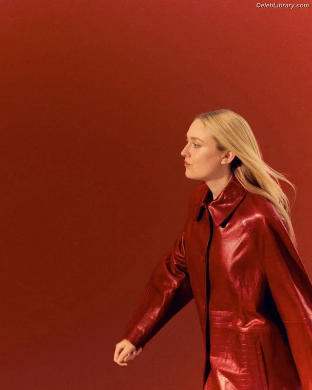 Dakota Fanning photo 7 of 728