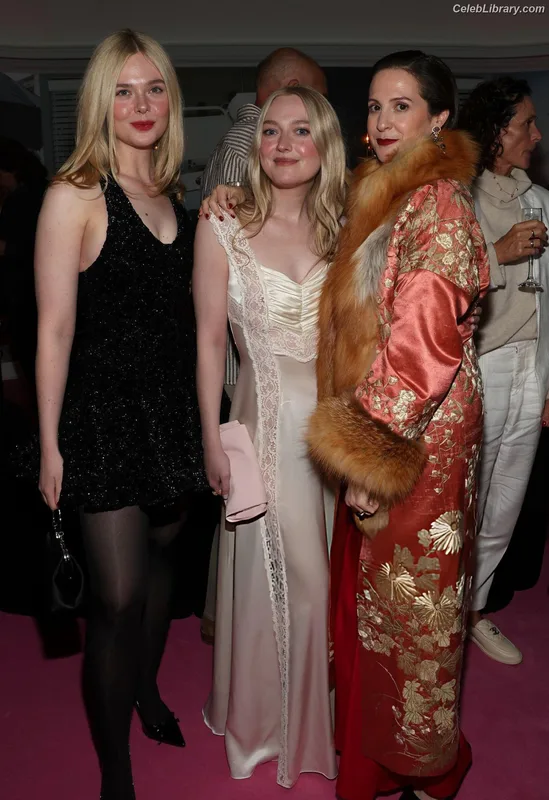 Dakota Fanning photo 8 of 728